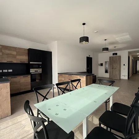 Arzis Apartment *