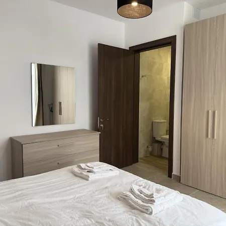 Arzis Apartment *